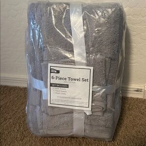 NWT, 6 piece towel set, gray